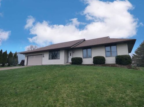 1107 Johns St, Dodgeville, WI 53533-1277