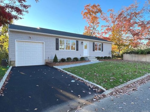 220 4th St, Deer Park NY  11729-5923 exterior