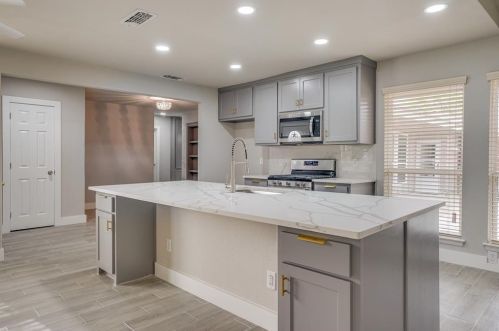 3805 Rochelle Rd, Irving TX  75062-4018 exterior