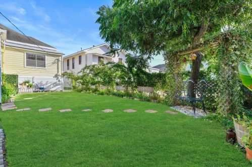 810 Winnie St, Galveston TX 77550-5133 exterior