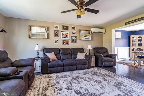 1382 Oakdale Dr, Pottstown, PA 19464-2713