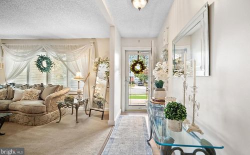 26 Pintinalli Dr, Trenton NJ  08619-1538 exterior