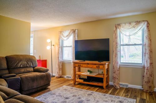 24 Severance Dr, Londonderry NH  03053-3118 exterior