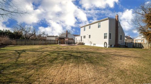 259 Nevada St, North Lindenhurst NY  11757-5204 exterior
