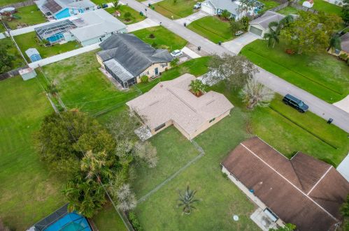 550 Anchor Ln, Fort Pierce FL  34983-2202 exterior