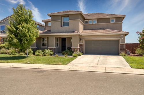 730 Sawtooth St, Manteca CA  95337-7827 exterior