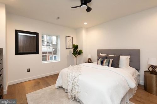 2037 Locust St, Philadelphia PA  19103-5613 exterior