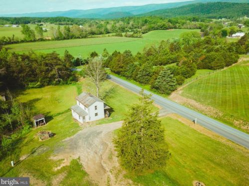 4052 Jerome Rd, Edinburg VA  22824-2500 exterior