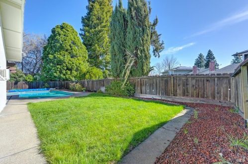 681 Seville Ln, Vacaville CA  95688-2044 exterior