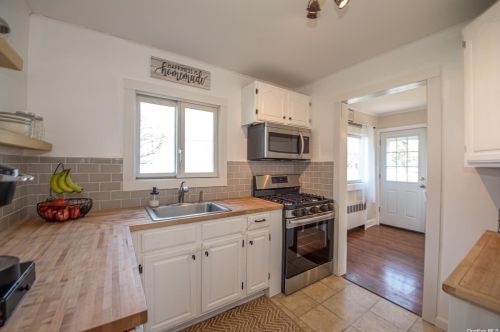 1051 Hamilton Ave, North Lindenhurst NY  11757-2130 exterior