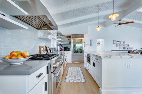 600 Anderson St, Manhattan Beach CA  90266-5934 exterior
