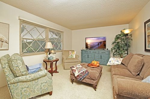 21247 Oakfort Ave, Long Beach, CA 90745-1842