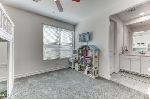 2922 Amber Sun Dr, Phoenix AZ 85085 exterior