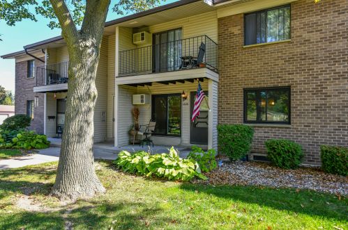 1686 Carriage Ln, Waukesha, WI 53151-1444