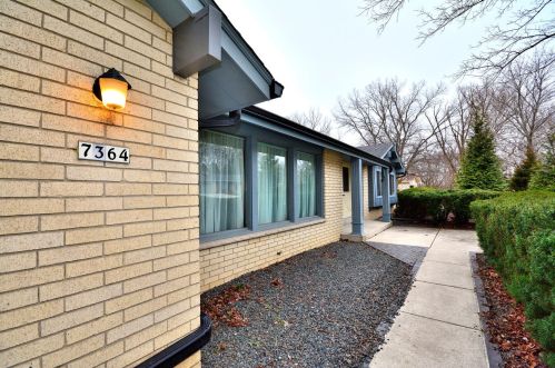7364 Braeburn Ln, Milwaukee, WI 53209-2014