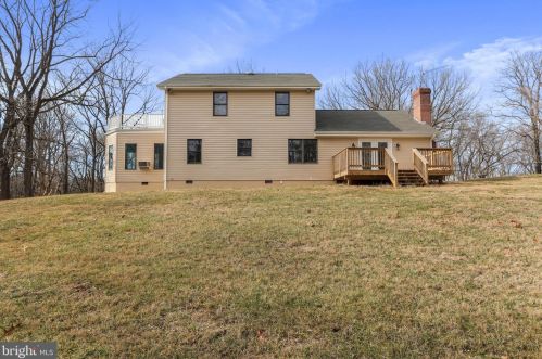 166 Hyde Park Ln, Charles Town WV  25414-4545 exterior