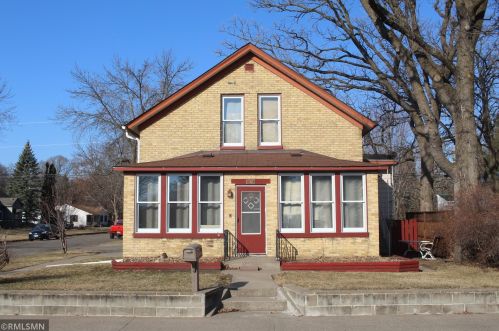 728 1st St, Little Falls, MN 56345-2404
