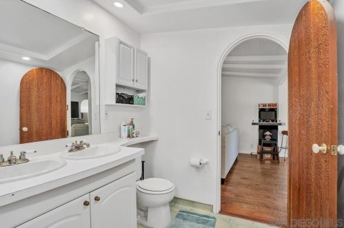 232 Rios Ave, Solana Beach CA  92075-1240 exterior