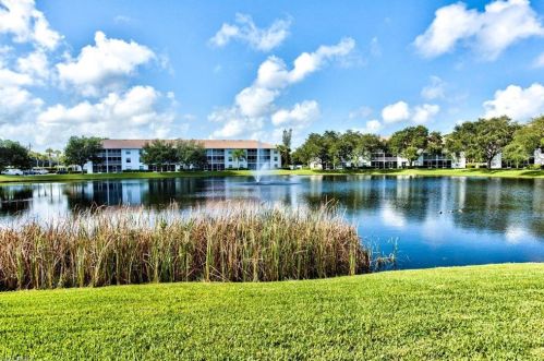 9580 Victoria Ln, Naples FL  34109-1630 exterior