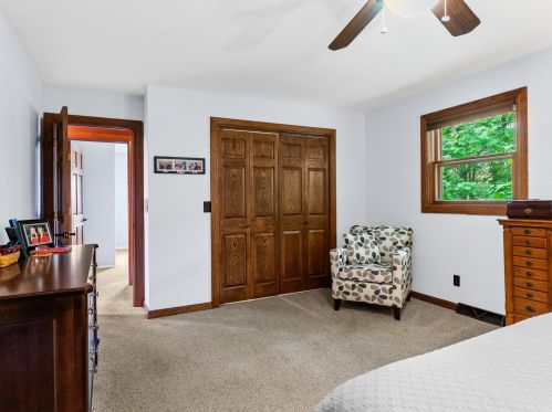 1410 Whitewater Dr, Manitowoc WI 54220-9437 exterior