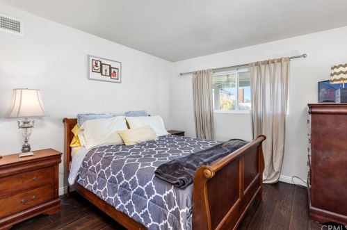 20127 Gunlock Ave, Long Beach CA  90746-2920 exterior