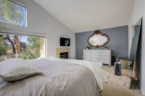 136 Valero Cir, Calabasas CA  91377-5551 exterior