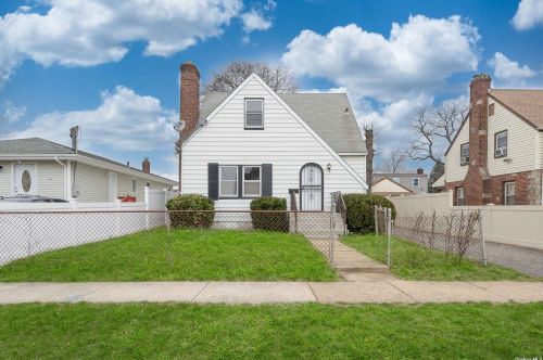 135 Allen St, Hempstead NY  11550-7319 exterior