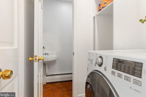 213 Constitution Dr, Princeton NJ  08540-6711 exterior