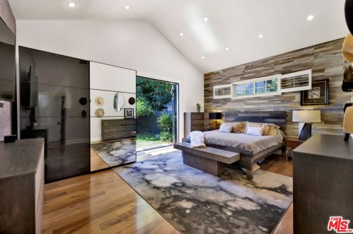 12202 Hartsook St, North Hollywood CA  91601-3961 exterior