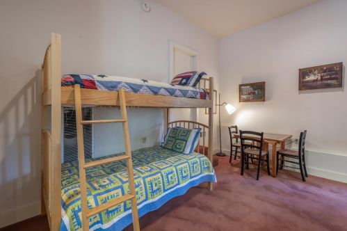 11720 Mougle Ln, Truckee CA  96161-6108 exterior