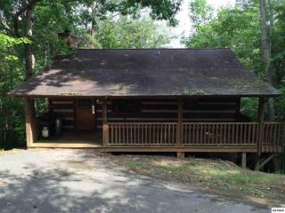 1810 Ridgecrest Dr, Pigeon Forge, TN 37876-7406