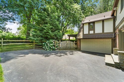 3911 Devonshire Dr, Cincinnati OH 45226-1301 exterior