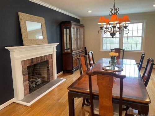 18 Norwill Dr, North Branford, CT 06471-1818