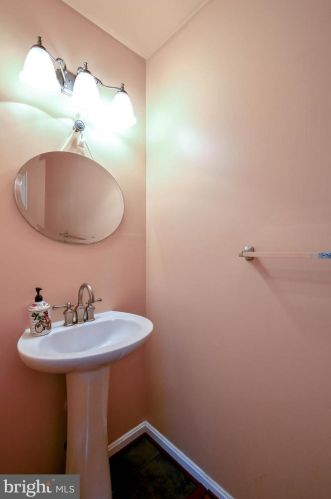 350 Hedgestone Ter, Leesburg VA 20176-4871 exterior