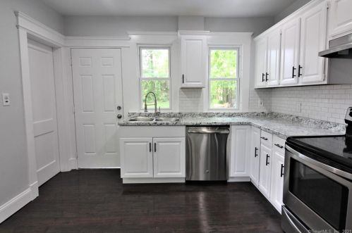 579 Cooke St, Waterbury CT  06710-1424 exterior