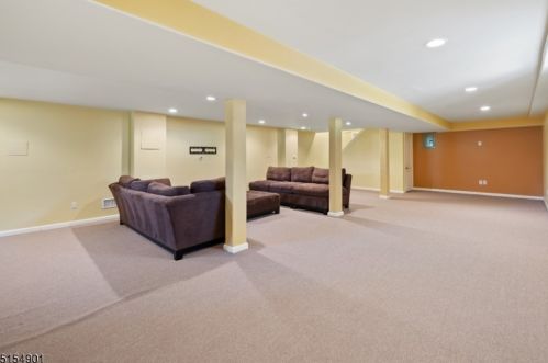 23 Alan Dr, Parsippany NJ  07054-4101 exterior