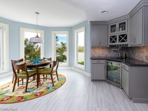 5690 Pne Tree Dr, Sanibel FL 33957-2304 exterior