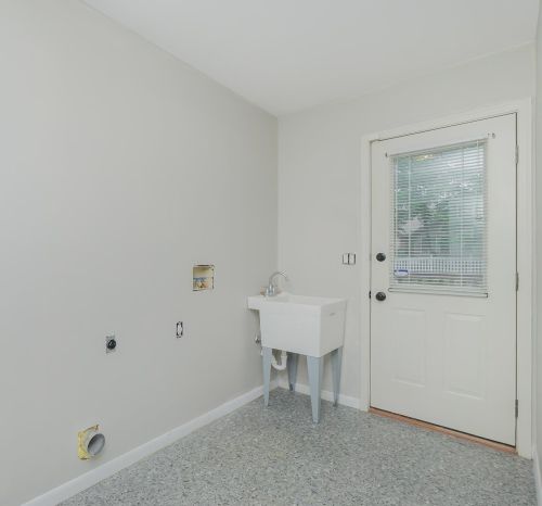 8424 Woodcreek Dr, Florence KY  41042-8261 exterior