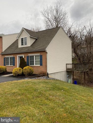 55 Queen Ave, West Enola PA  17025-2339 exterior