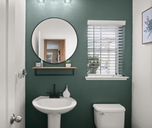 330 Applegate Dr, Valley Home CA  95361-8285 exterior