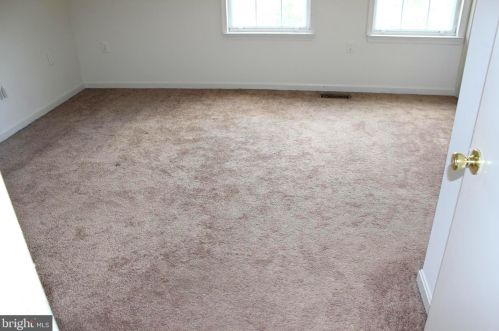 2176 Mager Dr, Herndon VA 20170-4355 exterior