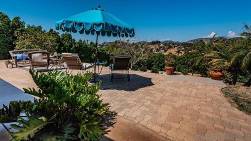 1177 Phillips St, Vista, CA 92083-7114