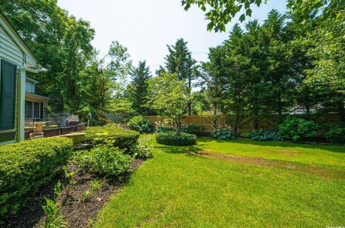 120 Lakeside Dr, Oakdale NY  11769-2250 exterior