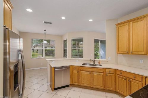 3915 Aurora Ct, Naples FL  34116-7323 exterior