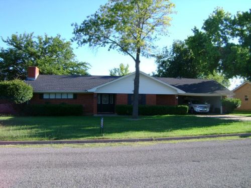 1003 Edwards St, Olney, TX 76374-1003