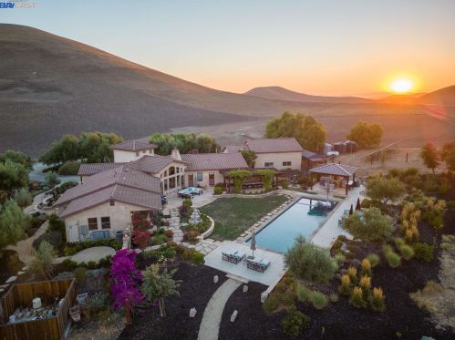 1080 Victorine Rd, Livermore CA  94551-6635 exterior