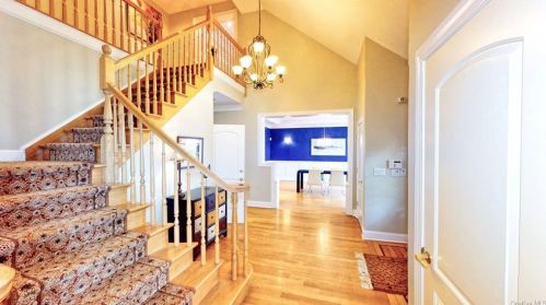 5 Amanda Ct, White Plains NY  10607-2418 exterior