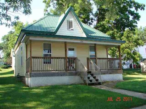 131 1st St, Riverside, IA 52327-7725