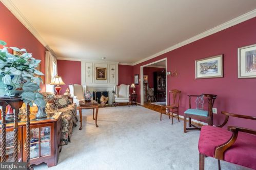 1209 Knollbrook Dr, Lansdale PA 19446-5117 exterior