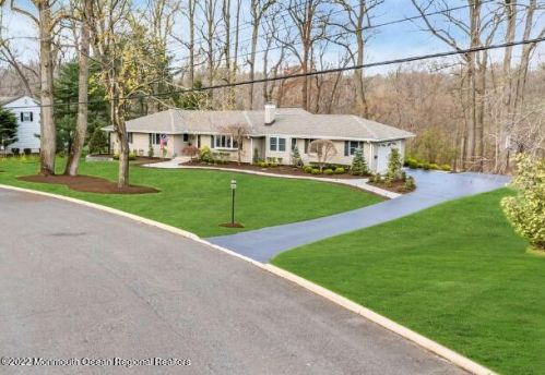 20 Denise Dr, Tinton Falls, NJ 07701-5204